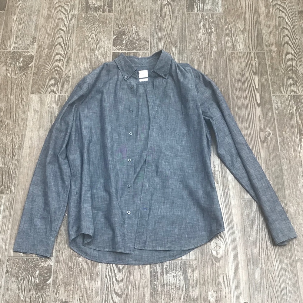 Gap Men’s chambray shirt.  NWOT